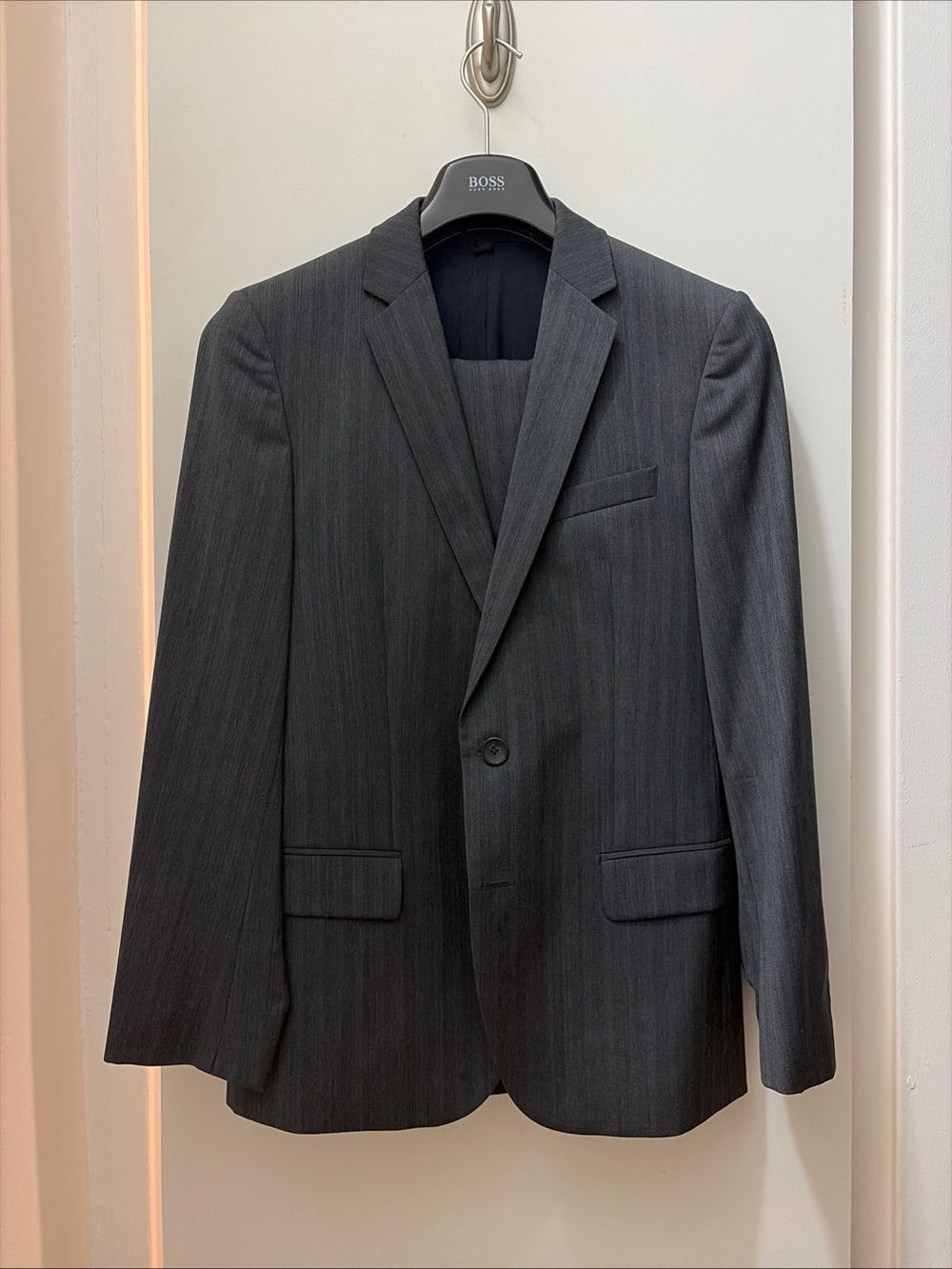 HUGO Boss Men’s Gray Suit 36S